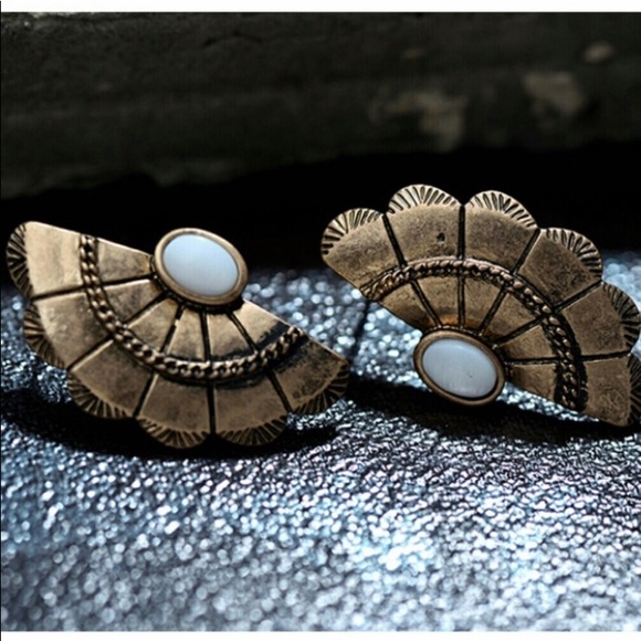 Sea Goddess Fan Stud Earrings - Picture 2 of 4